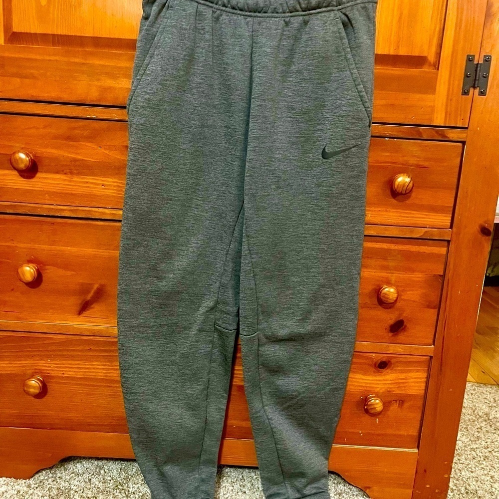 Nike Men’s Dri Fit Joggers - Medium